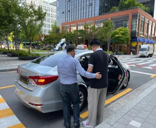 장애인 바우처택시를 이용하는 시민